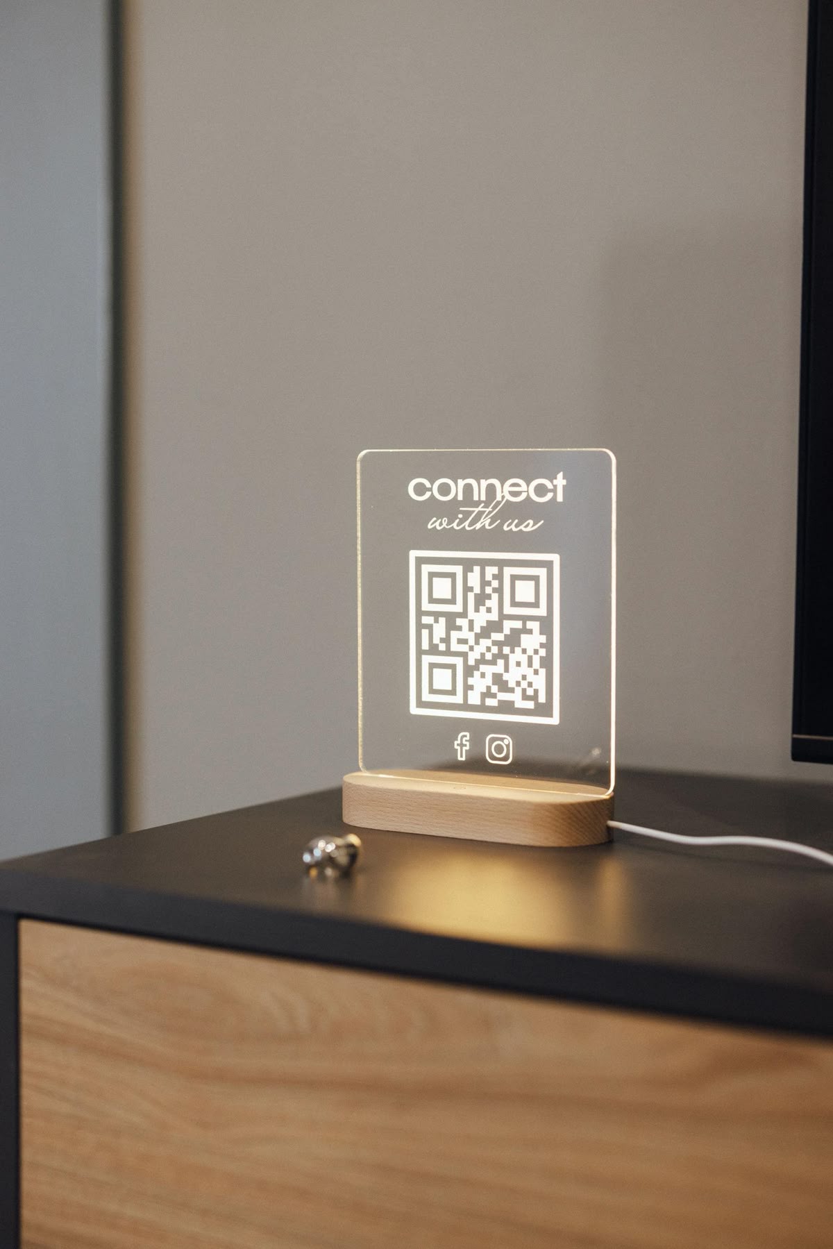 ACRYLIC QR CODE SCAN (3)