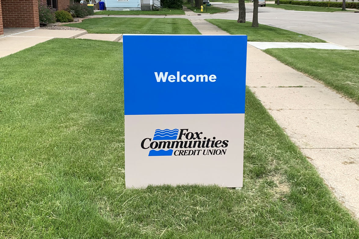 Directional welcome sign