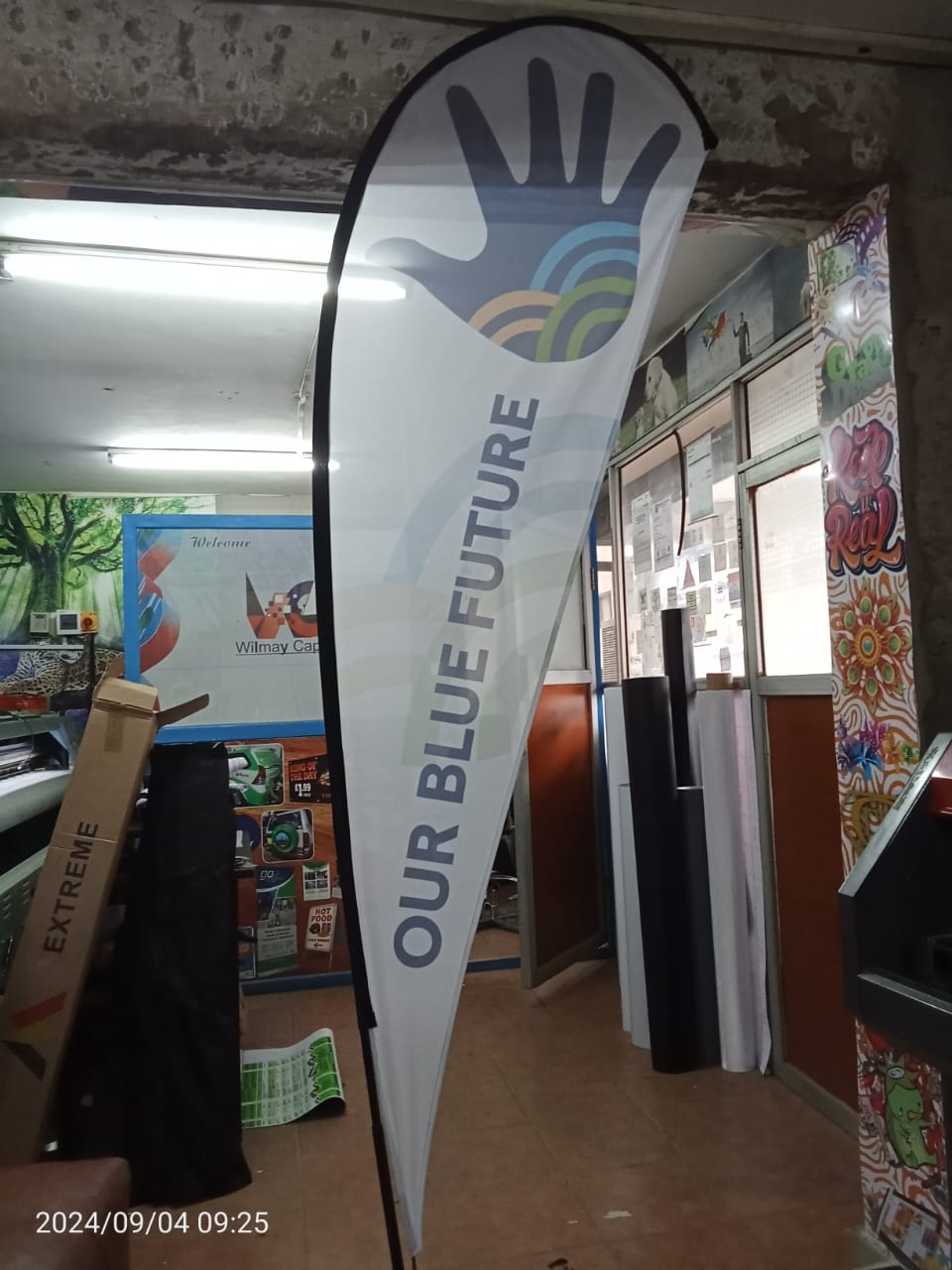 Custom teardrop banners